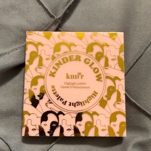 Kinder glow highlighter pallet